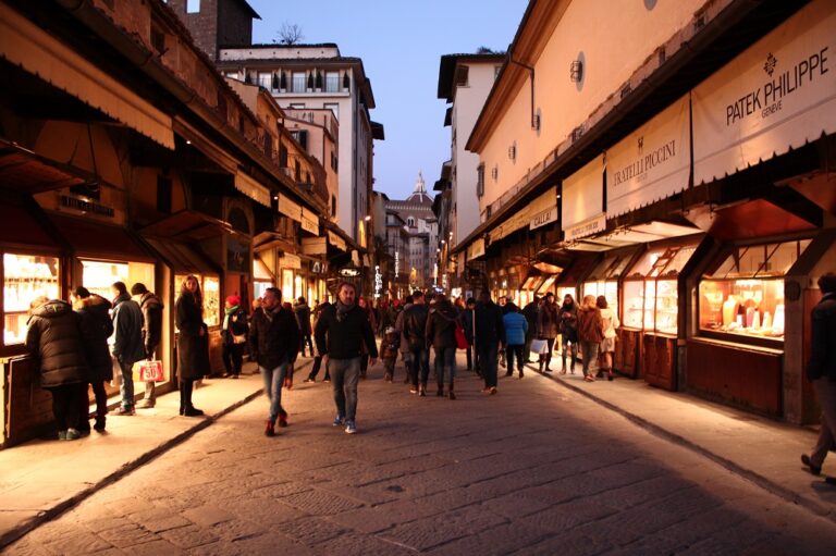 Italy, Florence, Old Bridge; Oltrarno