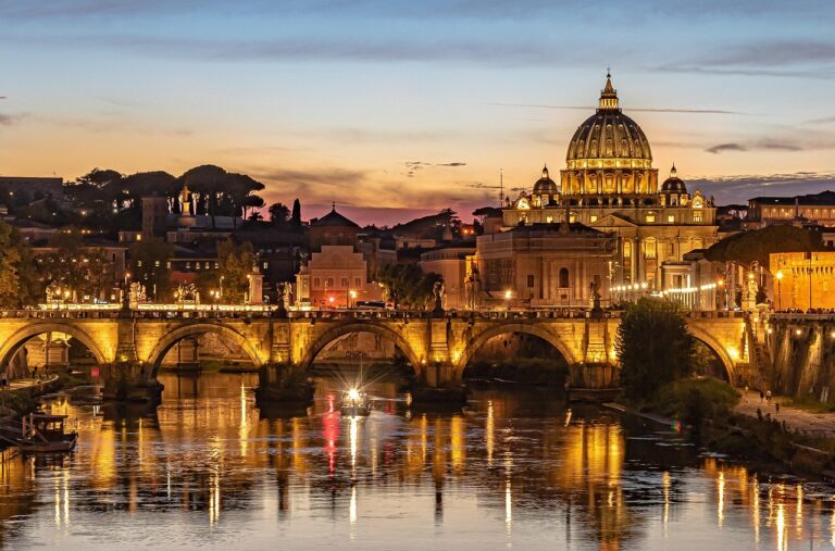 Italy, Tuscany, Florence, Rome, Travel in Italy, colosseo, Vaticano, Duomo of Florence, Old Palace, Uffizi Gallery, Vatican Museum.